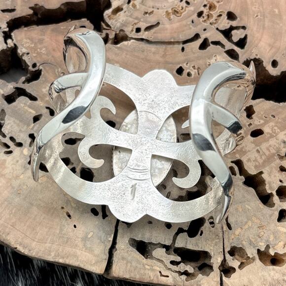 1990s Native American NAVAJO Sandcast Silver & Mine No 8 Turquoise Cuff Bracelet - Picture 5 of 6